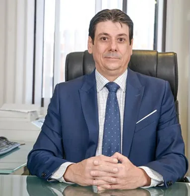 Antonio Muñoz Muñoz, abogado titular y director de Muñoz Abogados, en su despacho